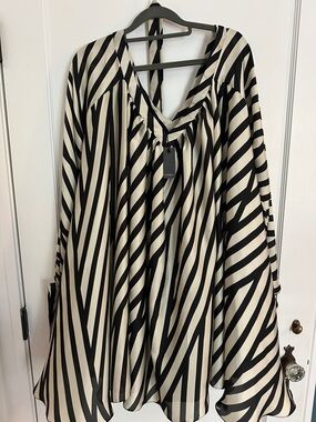 Flowy V-Neck Mini Dress in Black and Cream